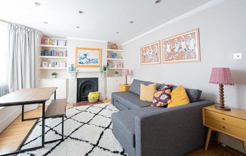 Hammersmith Broadway Apartment | Stylish Flat Near Hammersmith & Holland Park