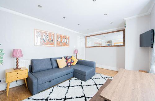Hammersmith Broadway Apartment | Stylish Flat Near Hammersmith & Holland Park