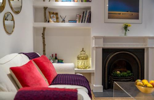 Shepherd's Bush Apartment | Stylish flat with private yard in Shepherd Bush