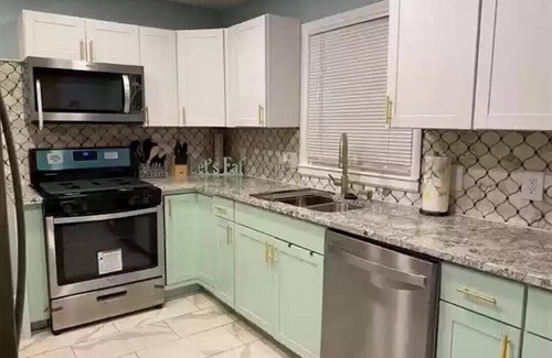 Kansas City House | Stylish-Fully Furnished 5bdrm Home Walking Distance from Arrowhead Stadium!