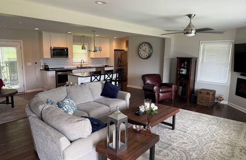 Valley Falls House | Stylish, Fully Remodeled 3 Bed/2 Bath Home - Boiling Springs family neighborhood