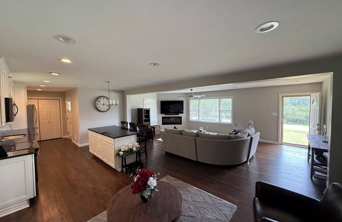 Valley Falls House | Stylish, Fully Remodeled 3 Bed/2 Bath Home - Boiling Springs family neighborhood