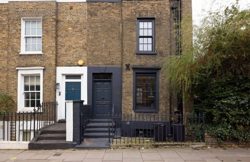 Islington Apartment | Stylish Georgian Townhouse w Sun Terrace Garden