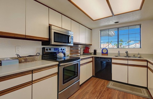Baristo Condo | Stylish Getaway in the Heart of Palm Springs – 2BR Condo with Resort Amenities!