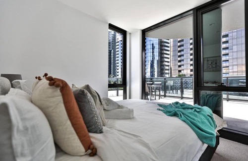 Box Hill Apartment | Stylish Getaway in Box Hill