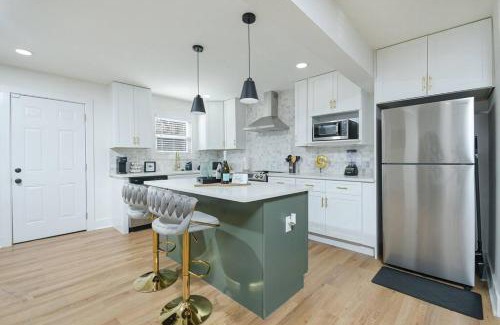 Church Street House | Stylish getaway near ATL airport & downtown!