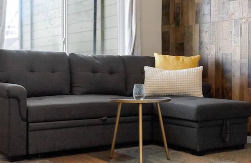 Downtown Apartment | Stylish Green n Gold 2BR 1Bath Apartment