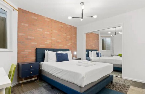 Downtown Apartment | Stylish Green n Gold 2BR 1Bath Apartment