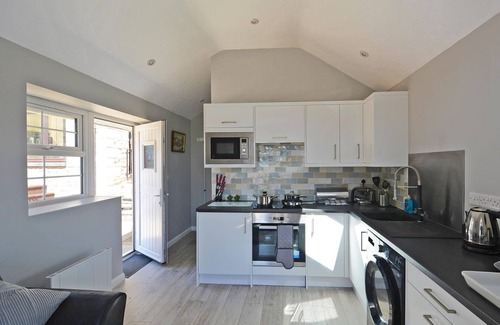 Tunley House | Stylish ground floor conversion near Bath and Priston with outstanding views