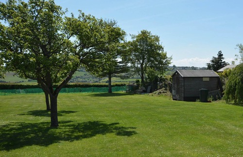 Tunley House | Stylish ground floor conversion near Bath and Priston with outstanding views