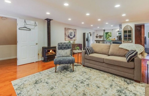 Gilroy House | STYLISH- GUEST HOUSE ON A BEAUTIFUL ESTATE