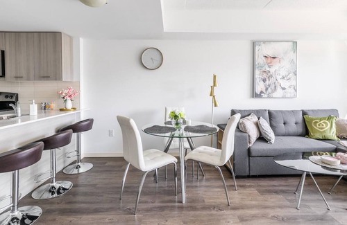 Beasley Apartment | Stylish Hamilton Apartments. GYM, BBQ