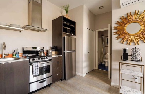 Belmont Apartment | Stylish Hawthorne 1BR w 90 WalkScore