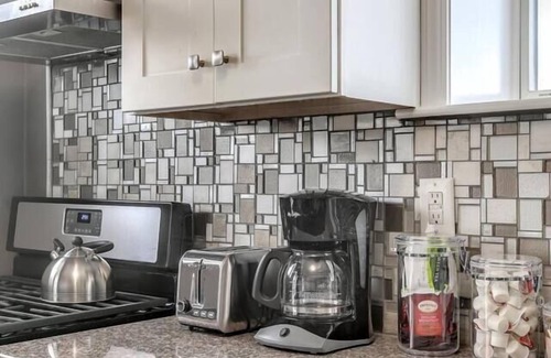 Brush Park Apartment | Stylish Heritage Apartment with an Outdoor Deck!