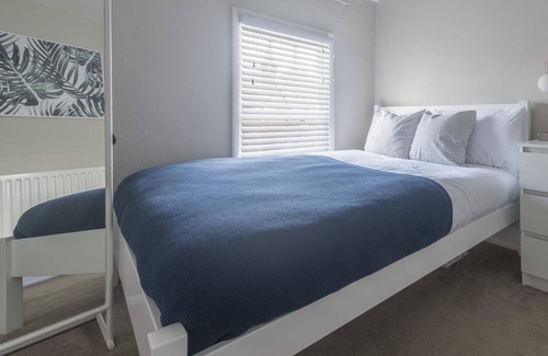 Henley House | Stylish Hidden Gem In Henley-On-Thames