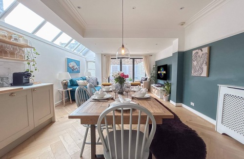 Sands End Apartment | Stylish Hideaway with Oasis Garden