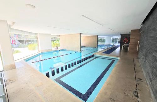 Anahuac Apartment | Stylish High-rise Escape Pool, Hot Tub & Cinema