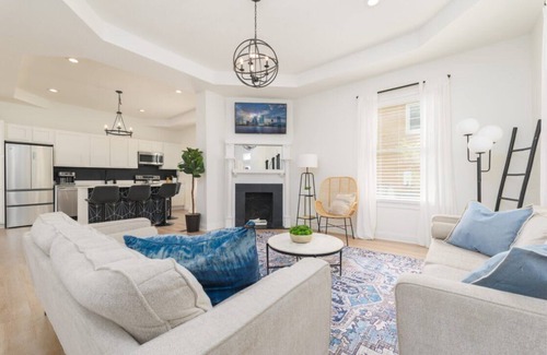 Springfield Apartment | Stylish Historic 2BR | Near Stadium & Downtown!