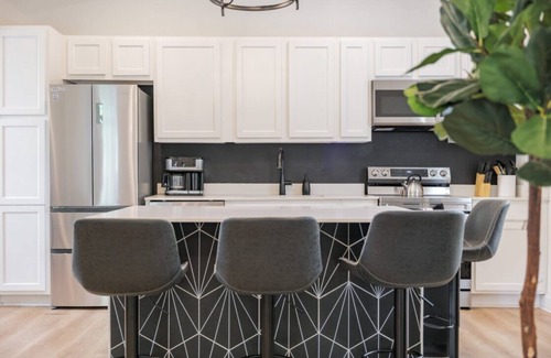 Springfield Apartment | Stylish Historic 2BR | Near Stadium & Downtown!