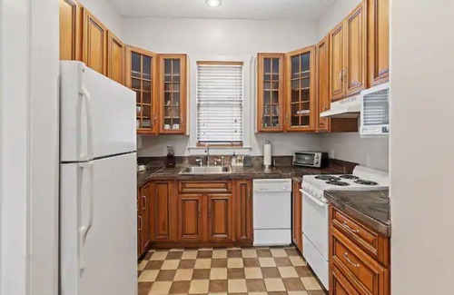 Beach Institute Apartment | Stylish, Historic District Studio, Romantic & Private