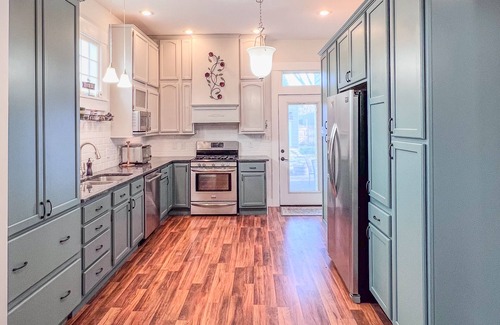 New Albany House | Stylish historic home, 10ft ceilings, pet friendly private fenced in back yard!