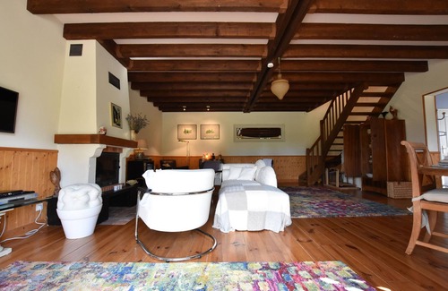 Le Chatelet House | Stylish Holiday Home in Châtelet with Private Pool