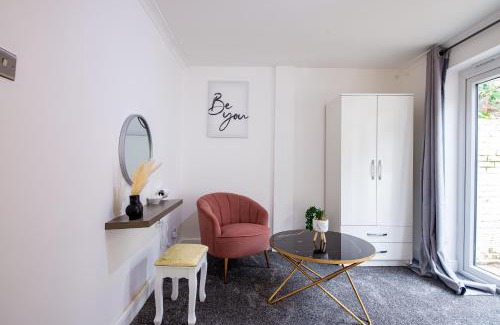 Maida Vale House | Stylish Holiday Home Groups-Families 3M