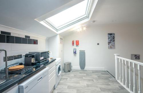 Maida Vale House | Stylish Holiday Home Groups-Families 3M