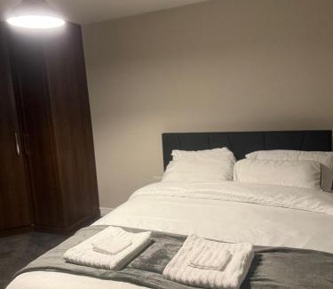 Cheetham Hill House | Stylish Home 5 Mins to City Center
