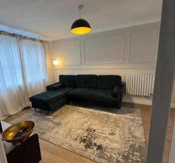 Cheetham Hill House | Stylish Home 5 Mins to City Center