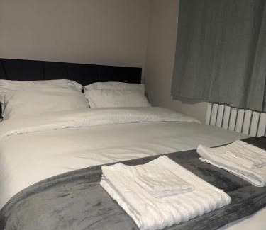 Cheetham Hill House | Stylish Home 5 Mins to City Center