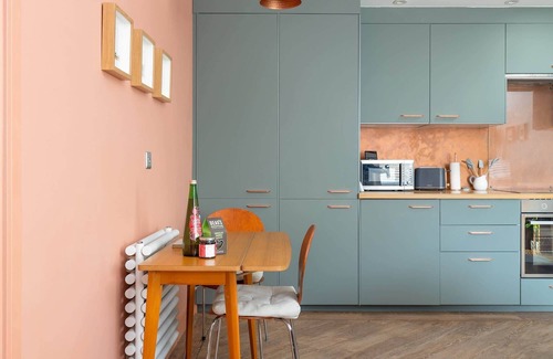 Inchbrook House | Stylish Home, Beautiful Views & Parking, Stroud