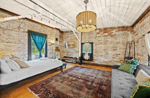 Limerick House | Stylish Home Close to Derby & Bourbon Trail Fun