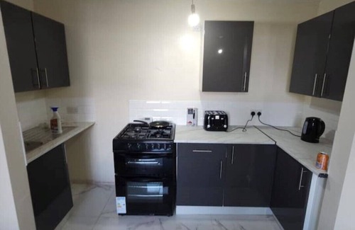 Tyldesley Apartment | Stylish home near town centre