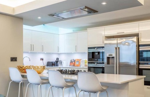 Windlesham House | Stylish Home - Wentworth/Sunningdale Golf Club