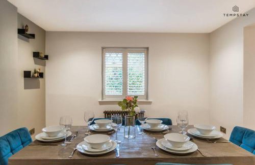Windsor Apartment | STYLISH HOME WITH FREE PARKING - 10 MINS TO LEGOLAND!