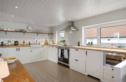 Bude House | Stylish Home with Parking, Minutes from Beach