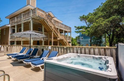 Duck House | Stylish Home with Pool, Hot Tub & Walk to Beach
