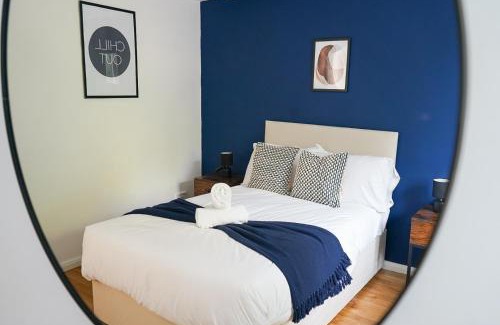 Putney Apartment | Stylish House Sleeps 9 With Garden in Putney