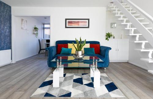 Wyken Apartment | Stylish House & Work and Leisure inc FREE Parking & BHX Airport