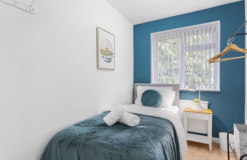 Yiewsley House | Stylish Hub near Heathrow