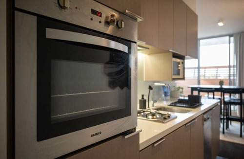 Fitzroy North Apartment | Stylish I City View I Edinburgh Gardens I Carpark