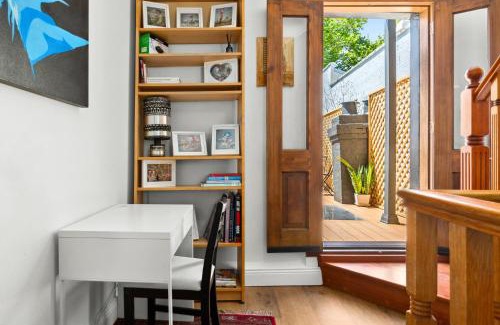 Darlinghurst House | Stylish Inner-City Terrace Home with Rooftop Deck