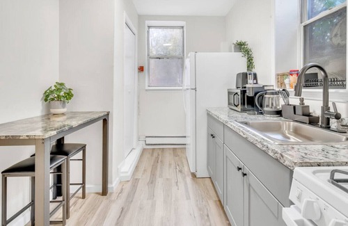 Hackensack River Waterfront Apartment | Stylish Jersey City Stay – Perfect for NYC Trips!