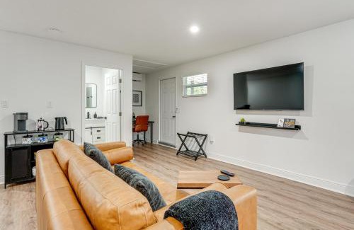 Lakeland Apartment | Stylish Lakeland Studio with Workspace