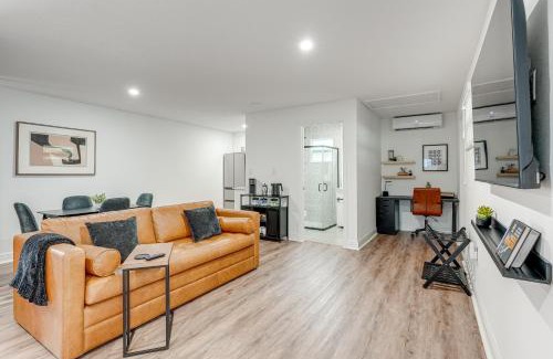 Lakeland Apartment | Stylish Lakeland Studio with Workspace