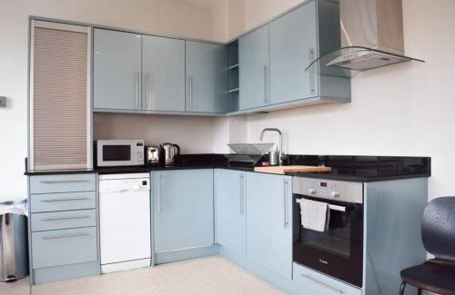 Hammersmith Apartment | Stylish light-filled 1 Bedroom Flat In Hammersmith