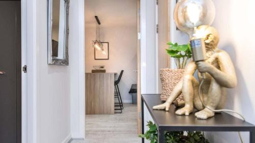 Baltic Triangle House | Stylish Liverpool Apartment with Parking & Balcony
