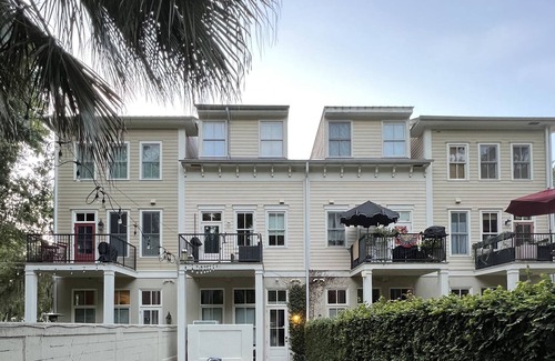 Habersham Condo | Stylish Loft in Habersham