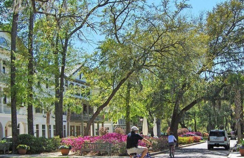 Habersham Condo | Stylish Loft in Habersham